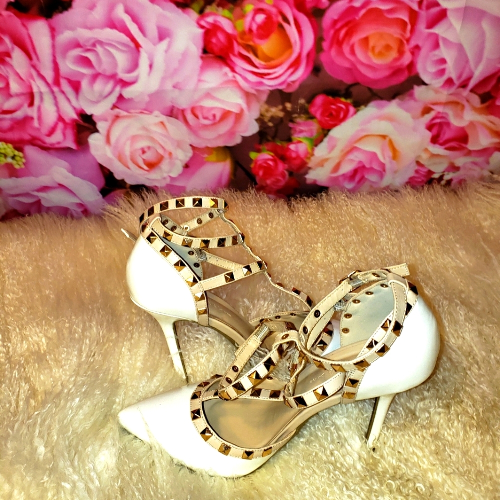 Wild Diva, White and gold embellished 3 strap heel.size 10